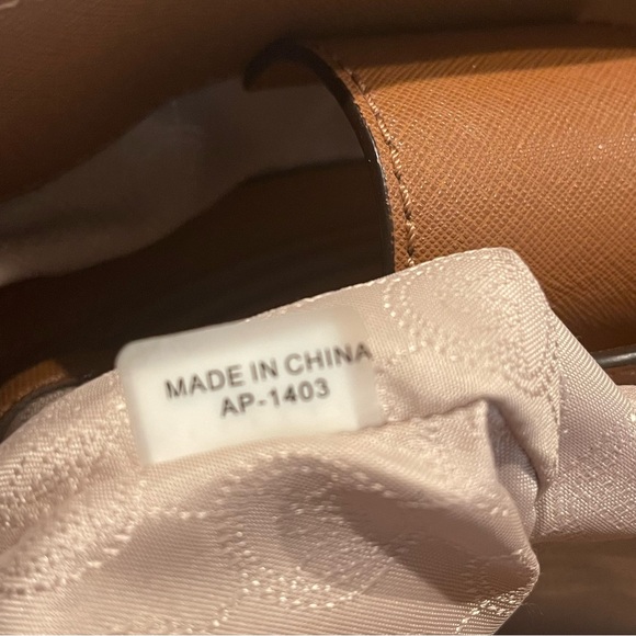 Michael Kors Hamilton Large Tote Bag - Picture 5 of 16